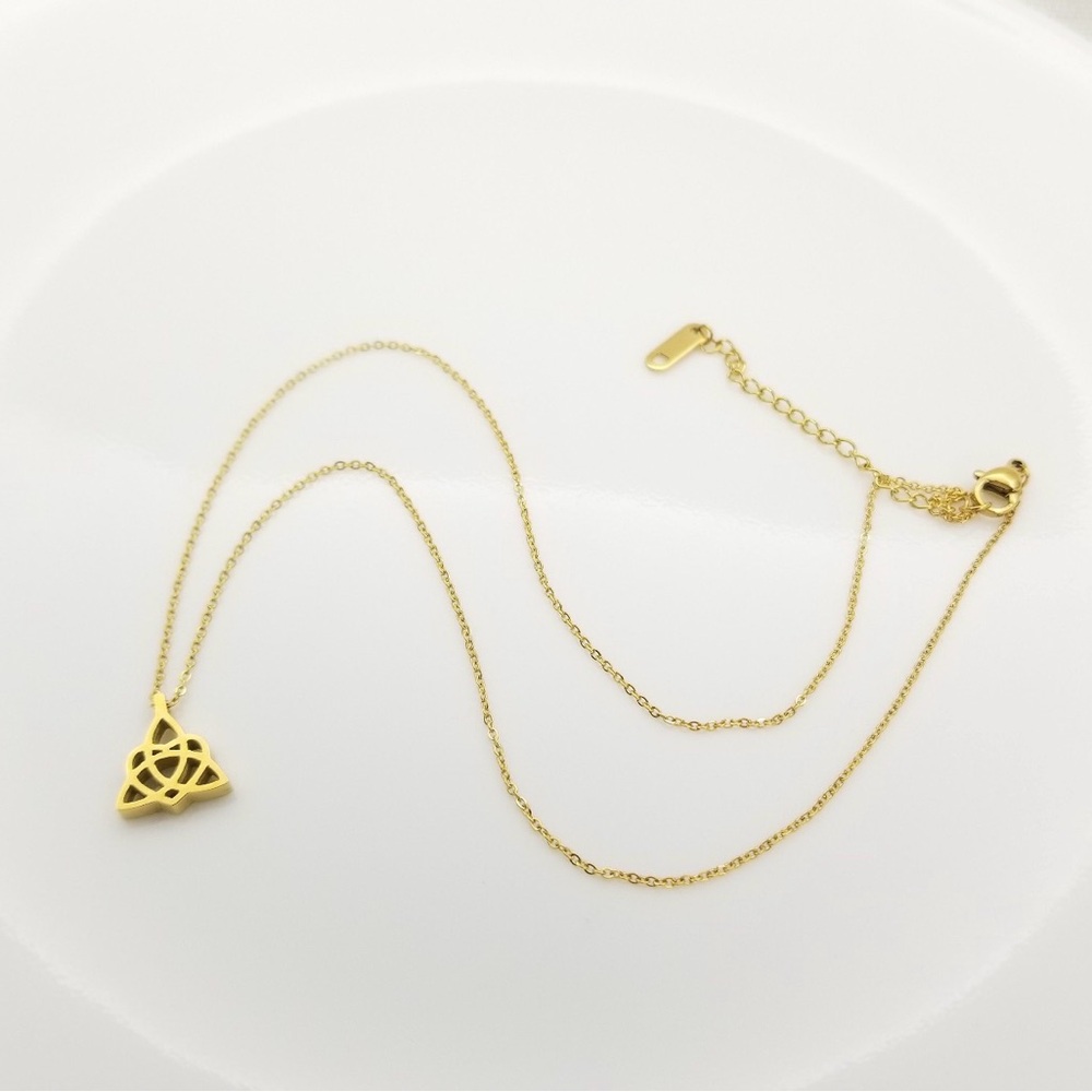 Elegant Gold Celtic Knot Necklace